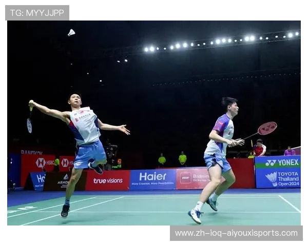 羽毛球引拍击球